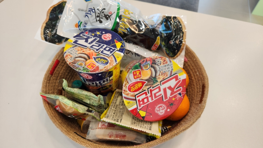 Villa de Himmel welcome kit with snacks and Gijang seaweed