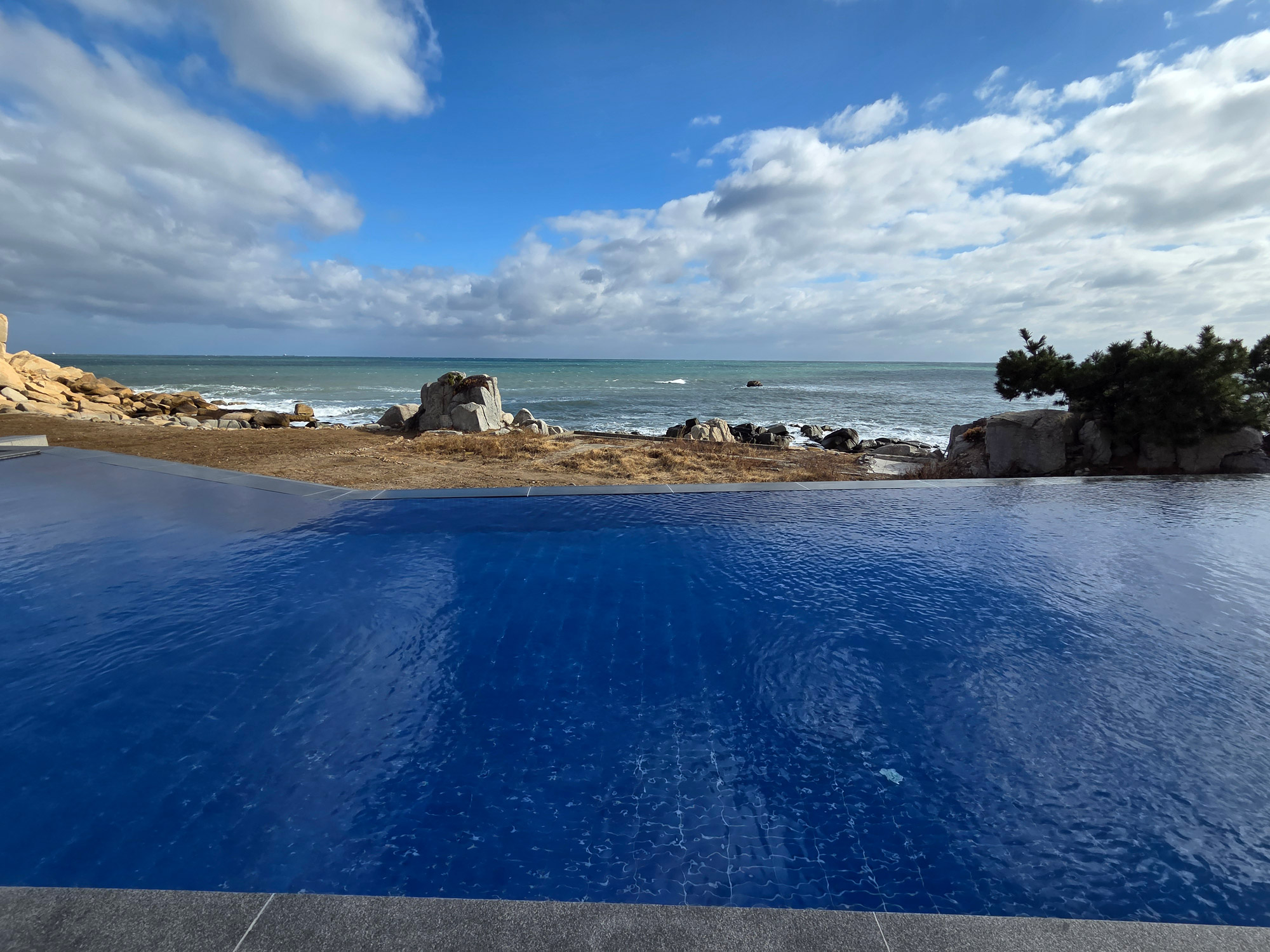 20m infinity pool overlooking the East Sea - signature view at Ocean Bliss