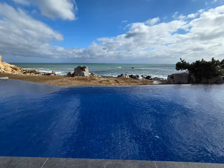20m infinity pool overlooking the East Sea - signature view at Ocean Bliss