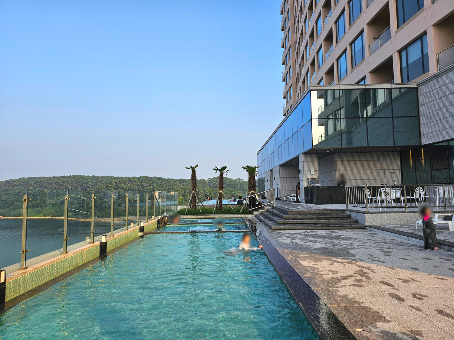 Tanibay Hotel 6th floor infinity pool with ocean horizon