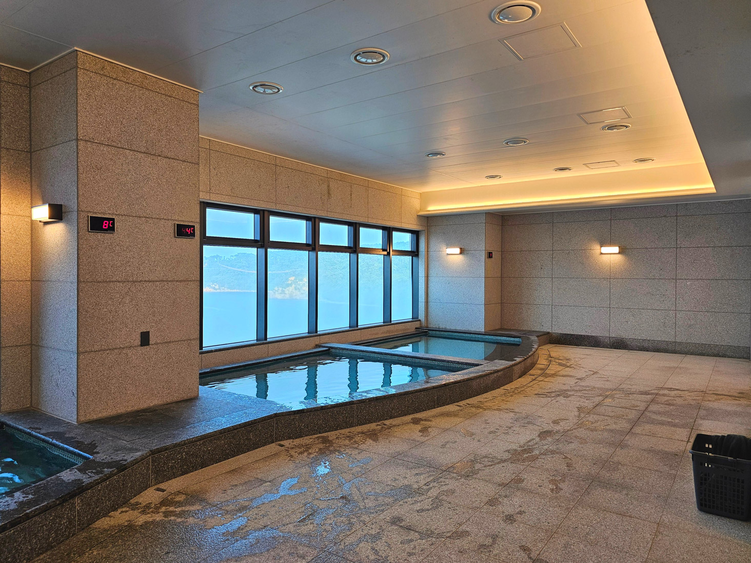 Tanibay Hotel sauna with ocean view bathing pool