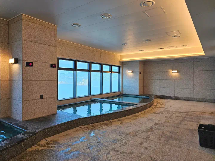 Tanibay Hotel sauna with ocean view bathing pool