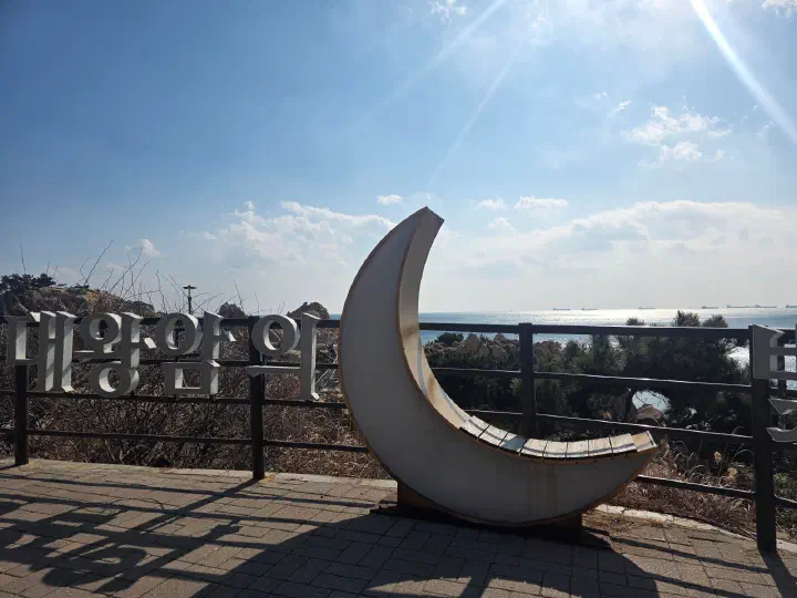 Moon-shaped &lsquo;Light of Daewangam&rsquo; sculpture photo spot