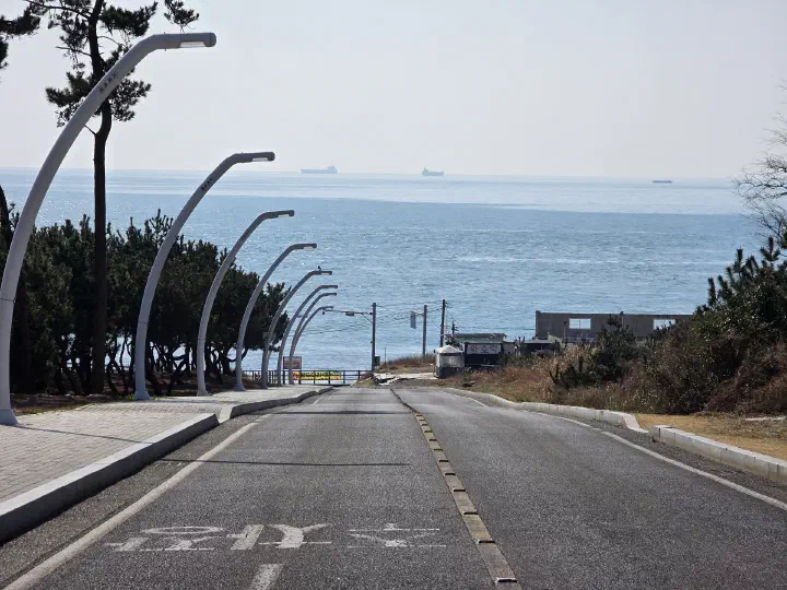 The quiet coastal road leading to Ganjeolgot