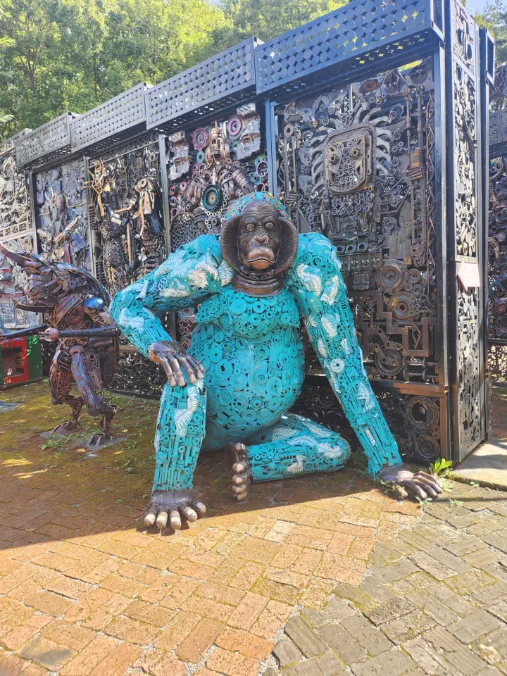 A scrap-metal dinosaur sculpture at Ganjeolgot&rsquo;s junk-art park