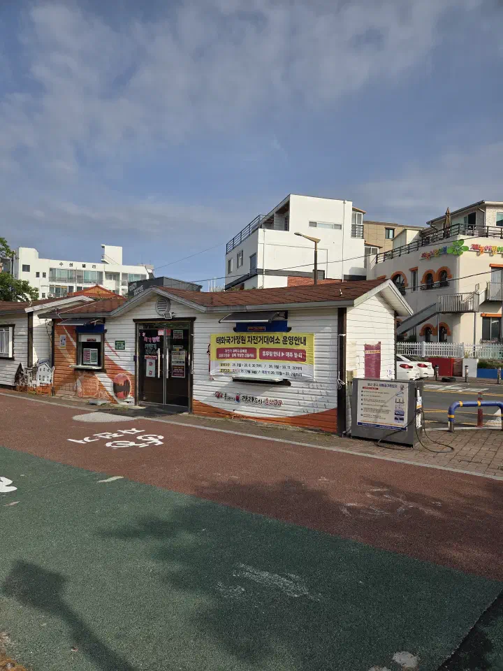 Cafe street near Taehwagang National Garden, Ulsan